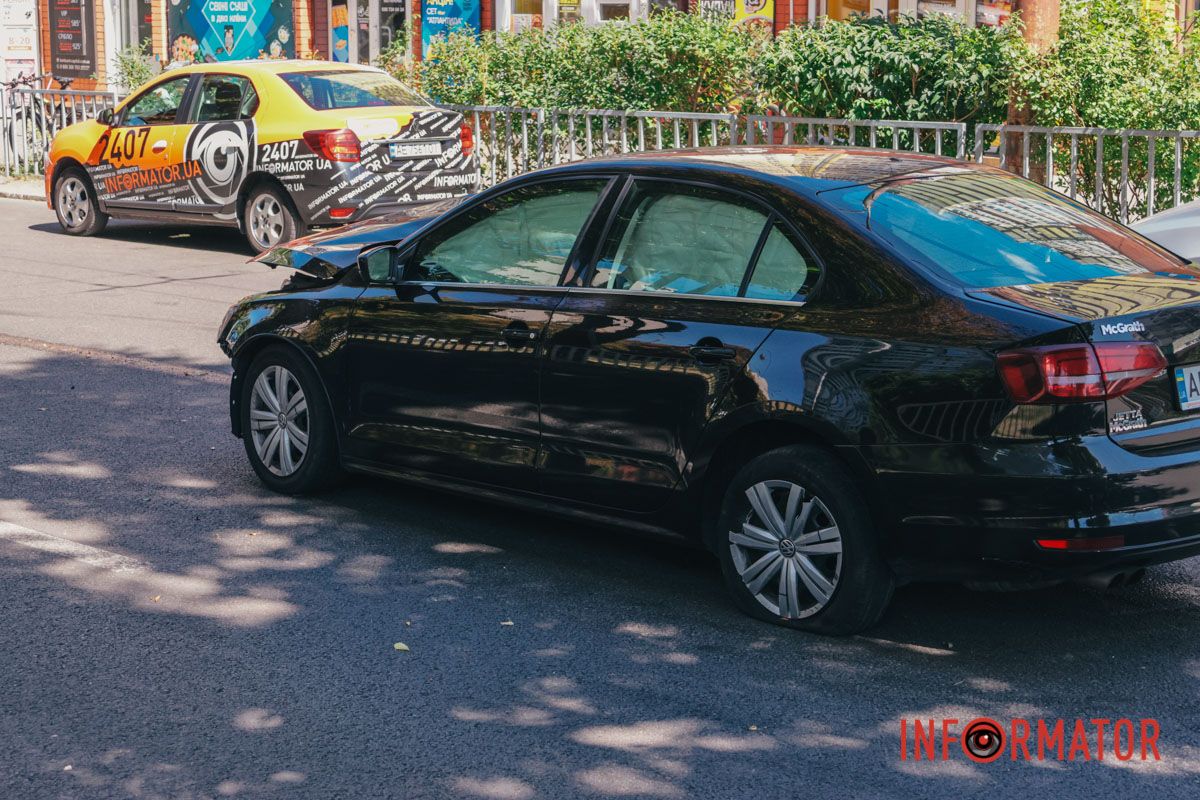 У Дніпрі на Робочій Ford влетів у Volkswagen: рух ускладнено 4