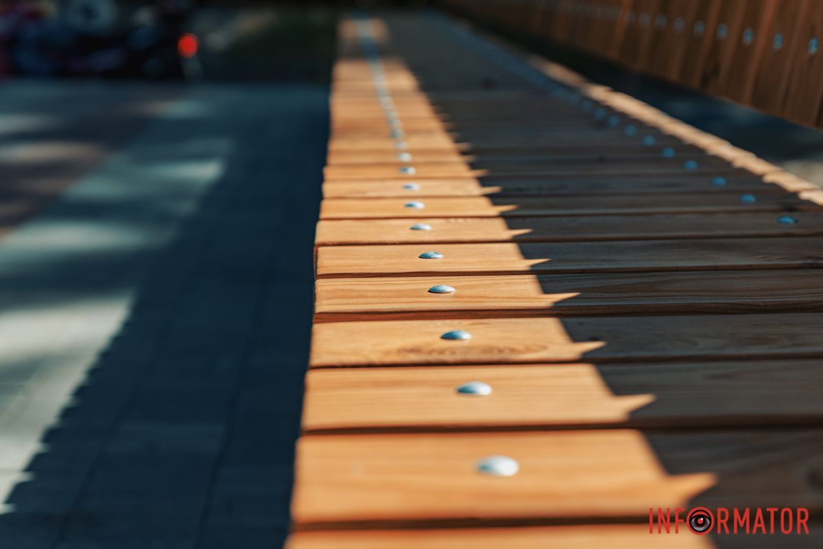 На данном участке установили скамейки