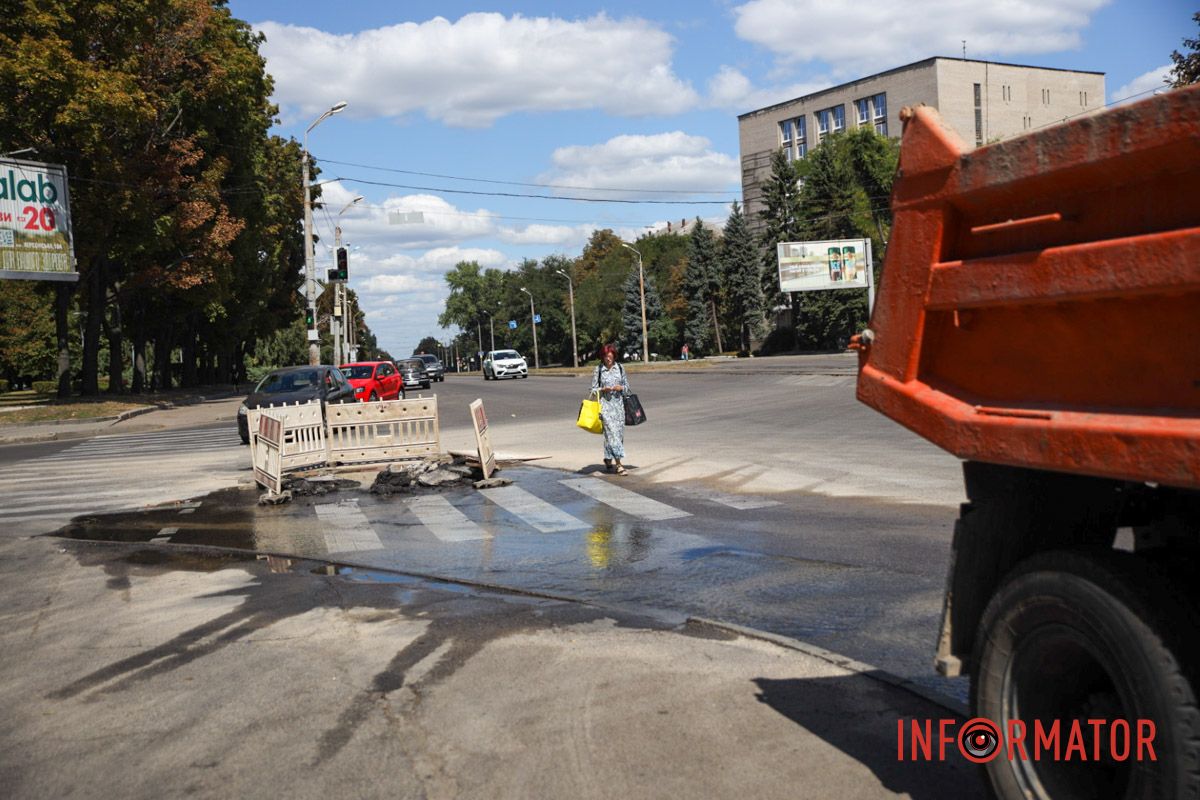 Пешеходам вода также мешает свободно двигаться Пешеходам вода также мешает свободно двигаться