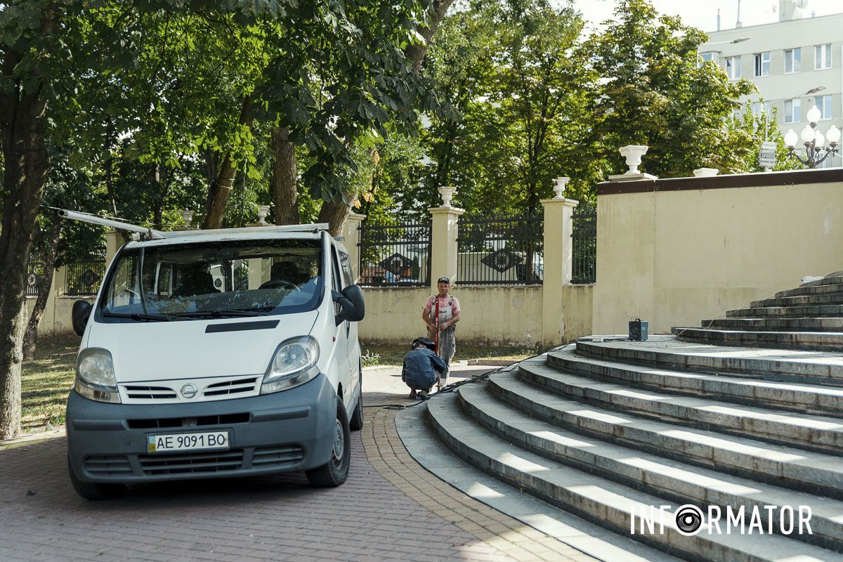 Поручни изготовлены из нержавеющей стали