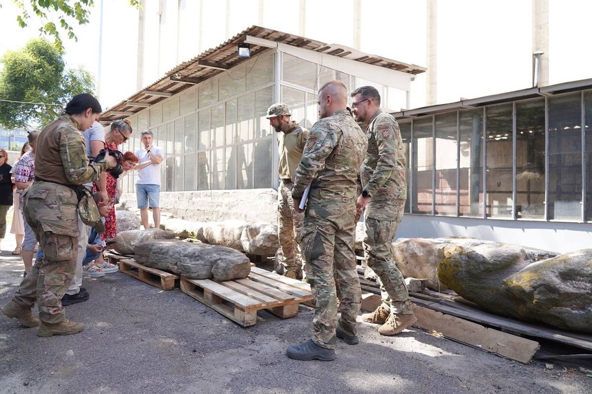 Статуя стала одинадцятою, які вдалося врятувати з-під обстрілів