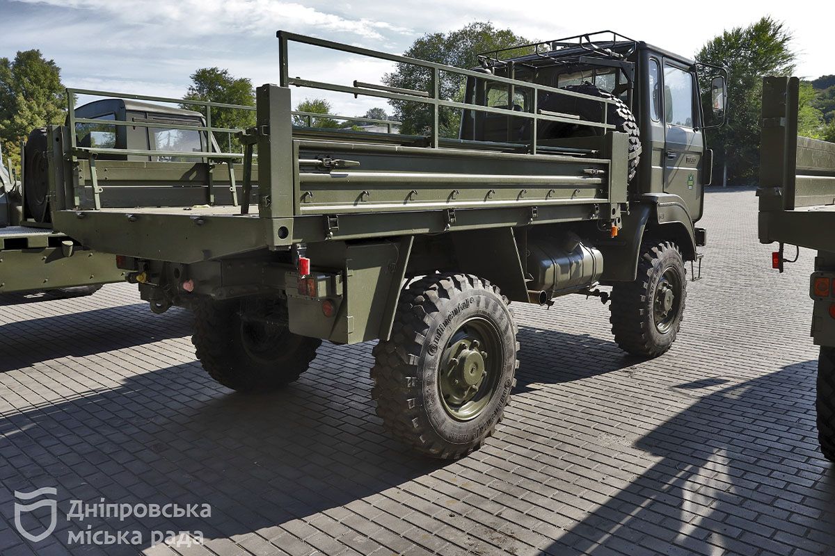 Дніпро надав Силам оборони чергову партію вантажівок