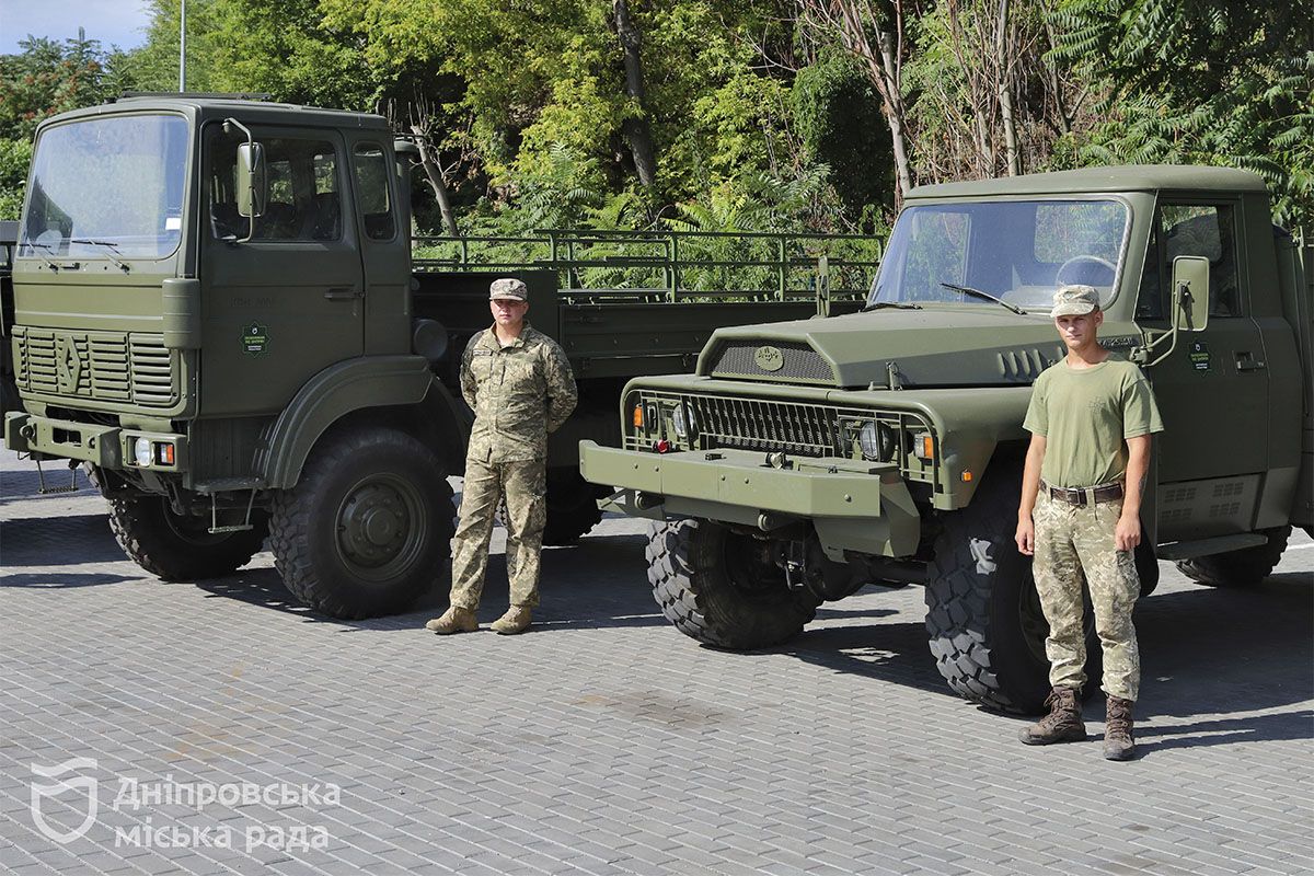 Дніпро щотижня доправляє Силам оборони нові партії техніки, транспорту та необхідного устаткування