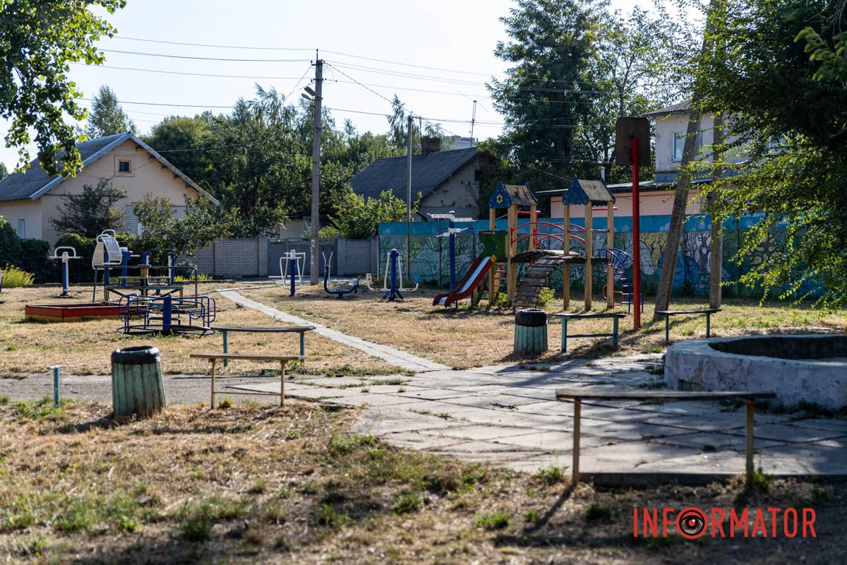 У Дніпрі на Новокримській дитячий сквер «Чижик» потребує оновлення: як він виглядає 8