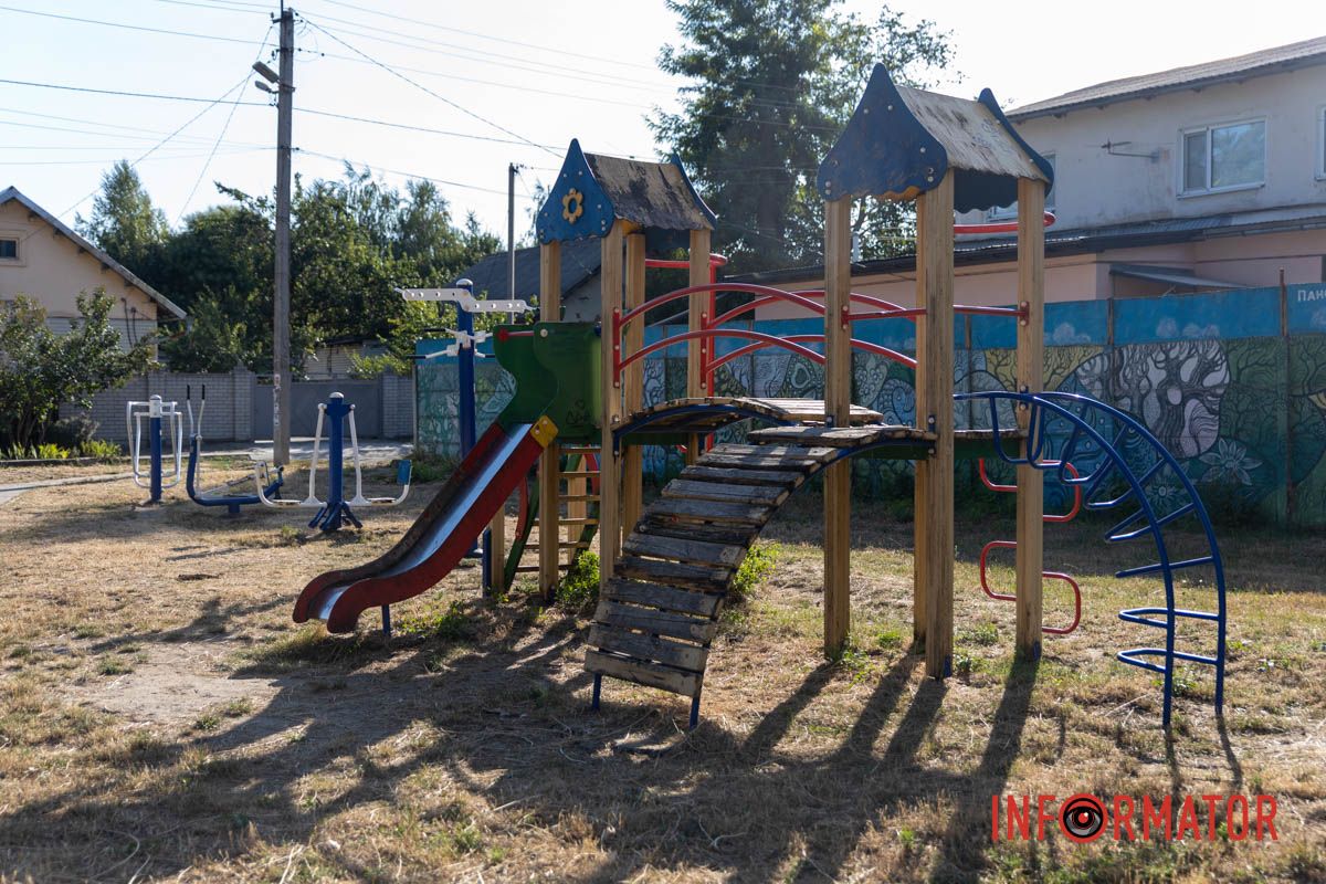У Дніпрі на Новокримській дитячий сквер «Чижик» потребує оновлення: як він виглядає 5