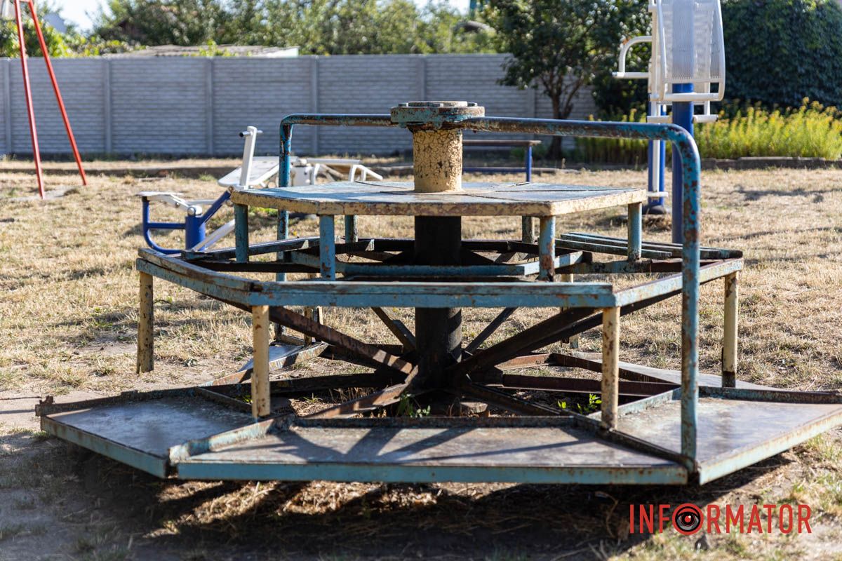 У Дніпрі на Новокримській дитячий сквер «Чижик» потребує оновлення: як він виглядає 4