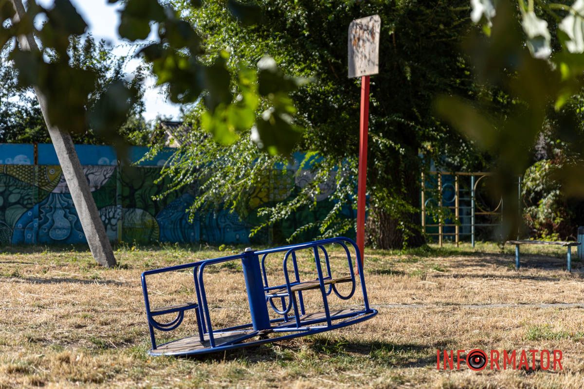 У Дніпрі на Новокримській дитячий сквер «Чижик» потребує оновлення: як він виглядає 22
