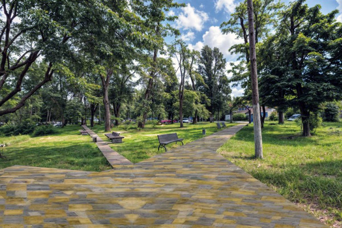 У Дніпрі на Новокримській дитячий сквер «Чижик» потребує оновлення: як він виглядає 31