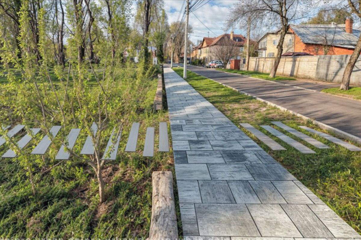 У Дніпрі на Новокримській дитячий сквер «Чижик» потребує оновлення: як він виглядає 32