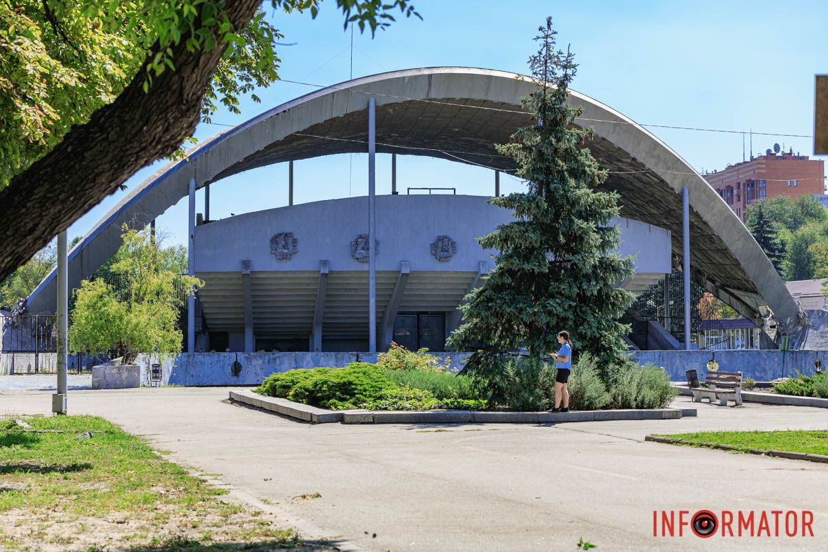 Локация В Днепре в парке Глобы на грядке заметили тыквы и дыни 3