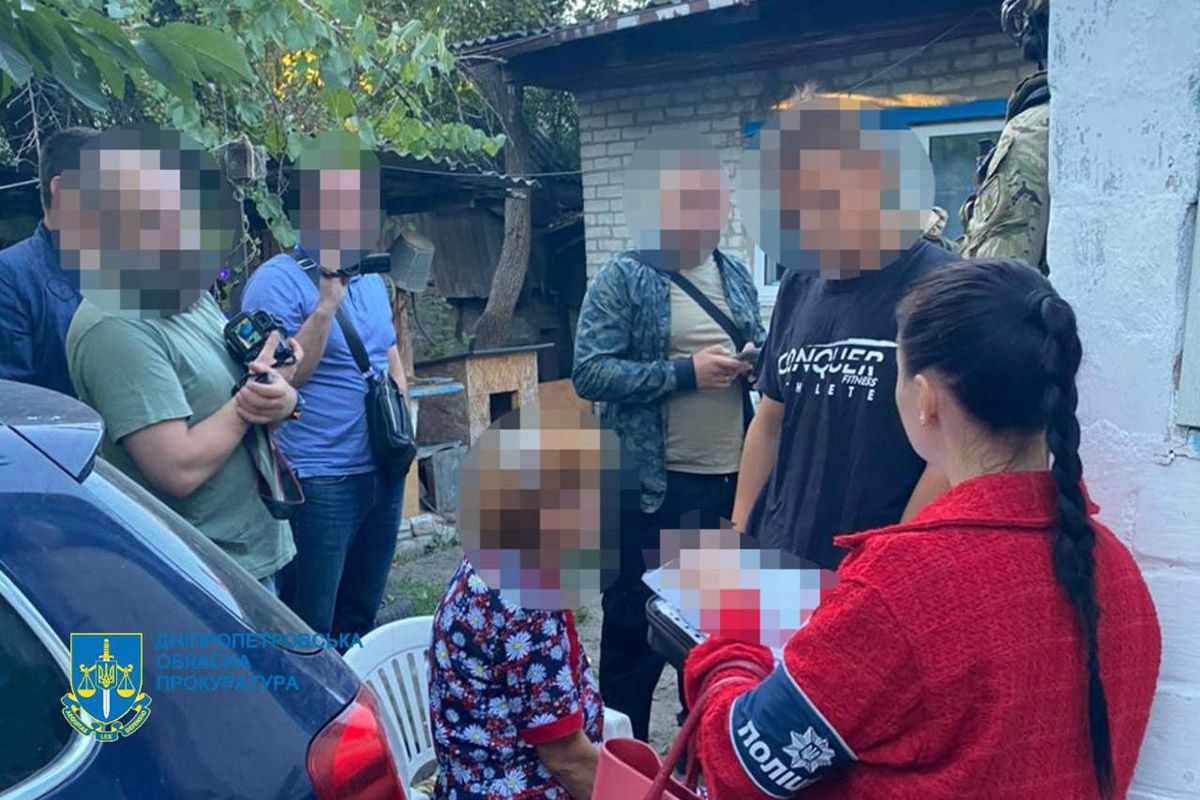 Жительница Днепра сбывала порно с участием 12-летнего сына Жительница Днепра сбывала порно с участием 12-летнего сына