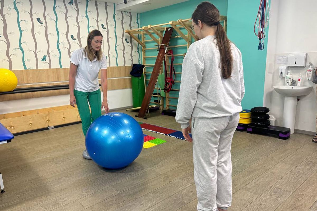 Зараз Анастасія завершує другий курс реабілітації Зараз Анастасія завершує другий курс реабілітації