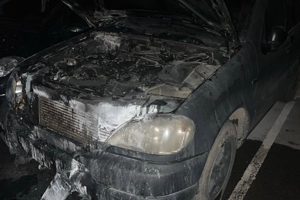 Пошкоджена від вогню автівка ЗСУ. Фото: телеграм-канал "Говорить Снайпер" Пошкоджена від вогню автівка ЗСУ. Фото: телеграм-канал "Говорить Снайпер"