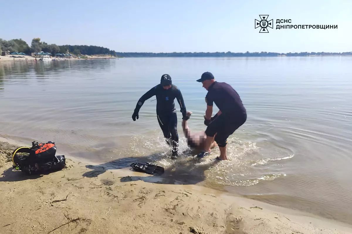  На відстані 7 метрів від берега та на глибині 4 метрів тіло потонулого виявили