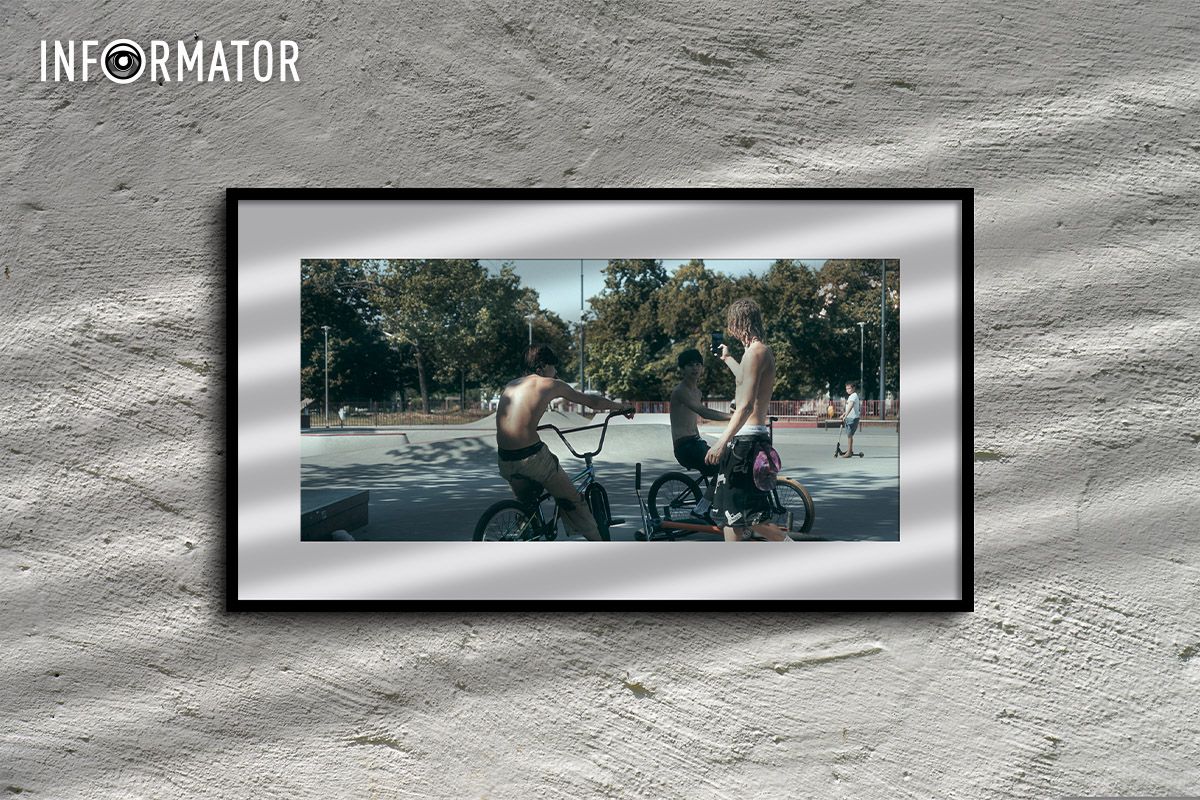 Як у художній галереї: як виглядає сквер Усачова в Дніпрі в стилі фотовиставки 16