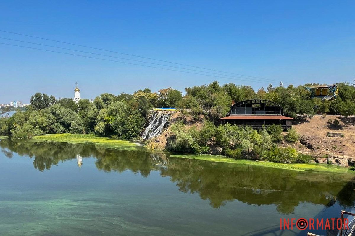 Кроме этого, еще один флаг разместили над водопадом Кроме этого, еще один флаг разместили над водопадом