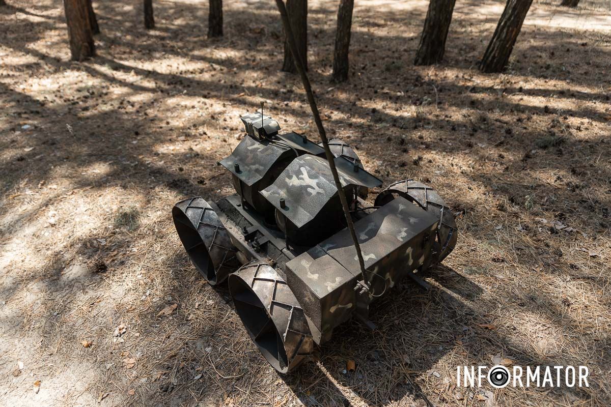 Задача - уничтожить блиндаж: в Днепре разрабатывают наземные БПЛА 