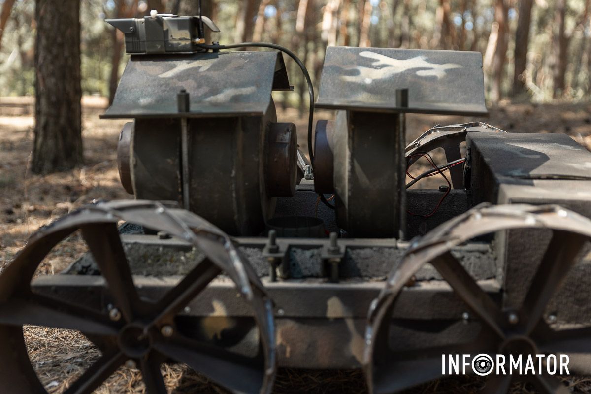 Задача - уничтожить блиндаж: в Днепре разрабатывают наземные БПЛА 