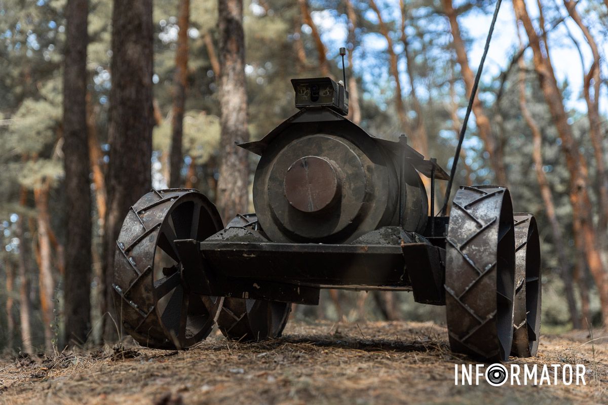 Задача – уничтожить блиндаж: в Днепре разрабатывают наземные БПЛА 