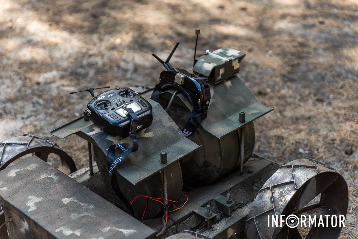 Задача – уничтожить блиндаж: в Днепре разрабатывают наземные БПЛА 