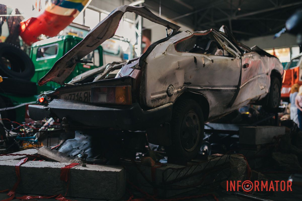 Вижила під завалами, мов Термінатор: у музеї “Машини Часу” у Дніпрі показали “(Не)розчавлену Таврію" 1