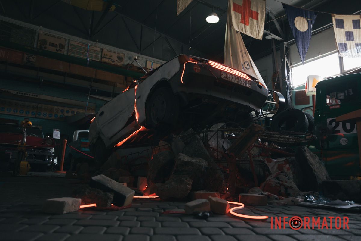 Вижила під завалами, мов Термінатор: у музеї “Машини Часу” у Дніпрі показали “(Не)розчавлену Таврію" 26