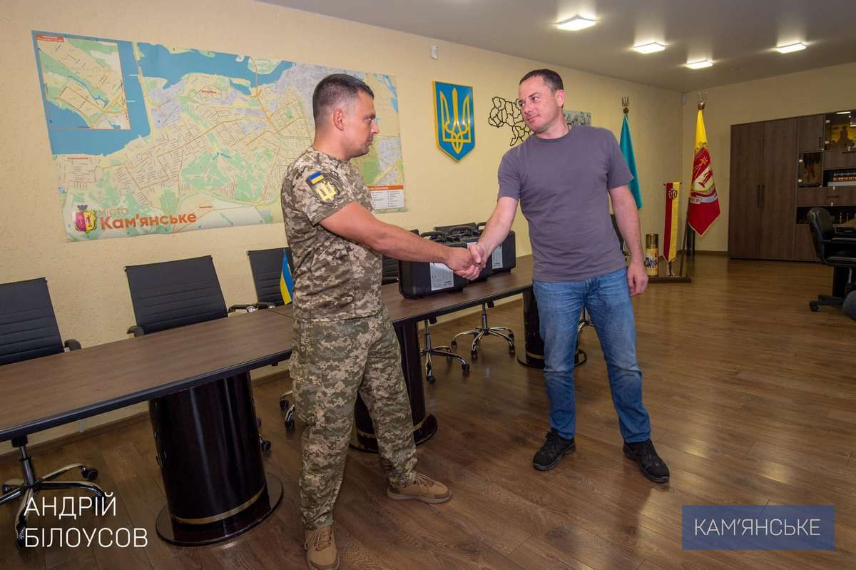 У Кам’янському передали військовим три квадрокоптери DJI Mavic 3T 2