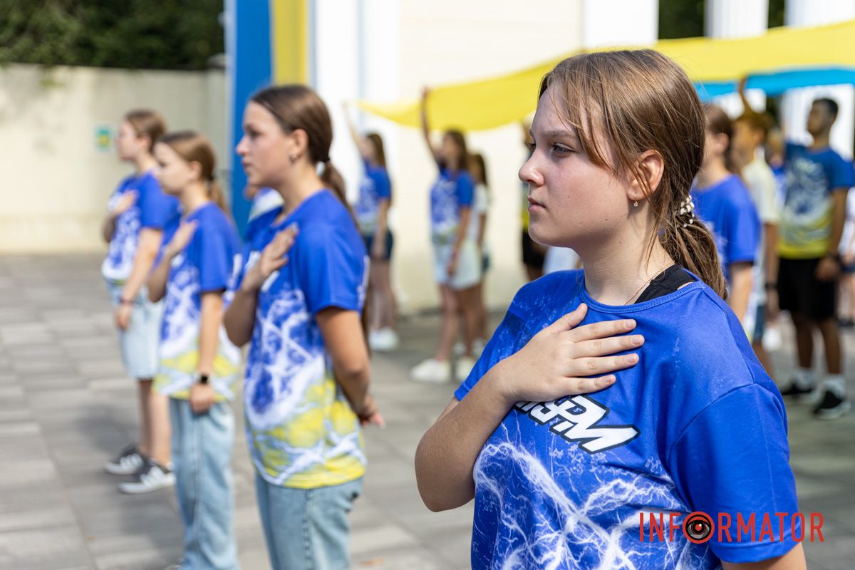 Фото: Дмитро Дворський Патріотичний флешмоб та подяка ЗСУ: як у Дніпрі відзначили День Державного прапора 31