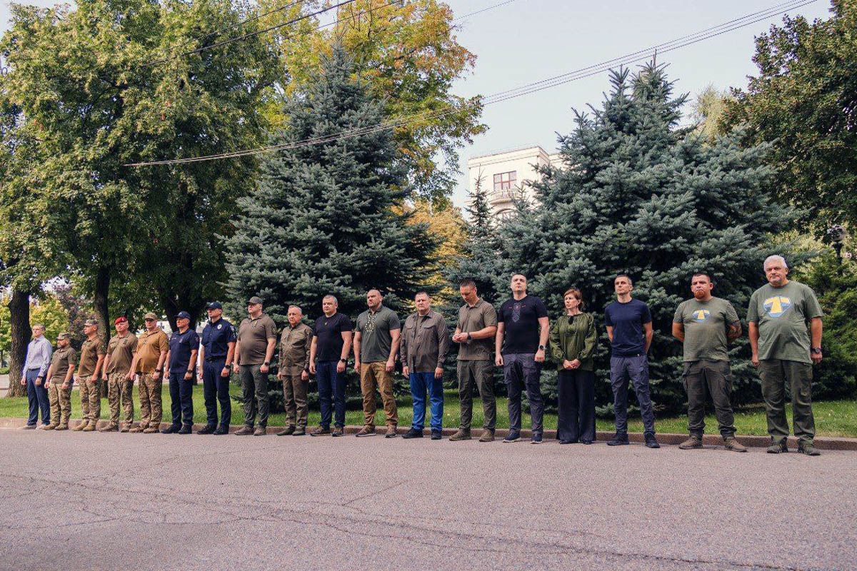 В церемонії взяли участь представники силового блоку, військові, ветерани, команди ОВА та міськради