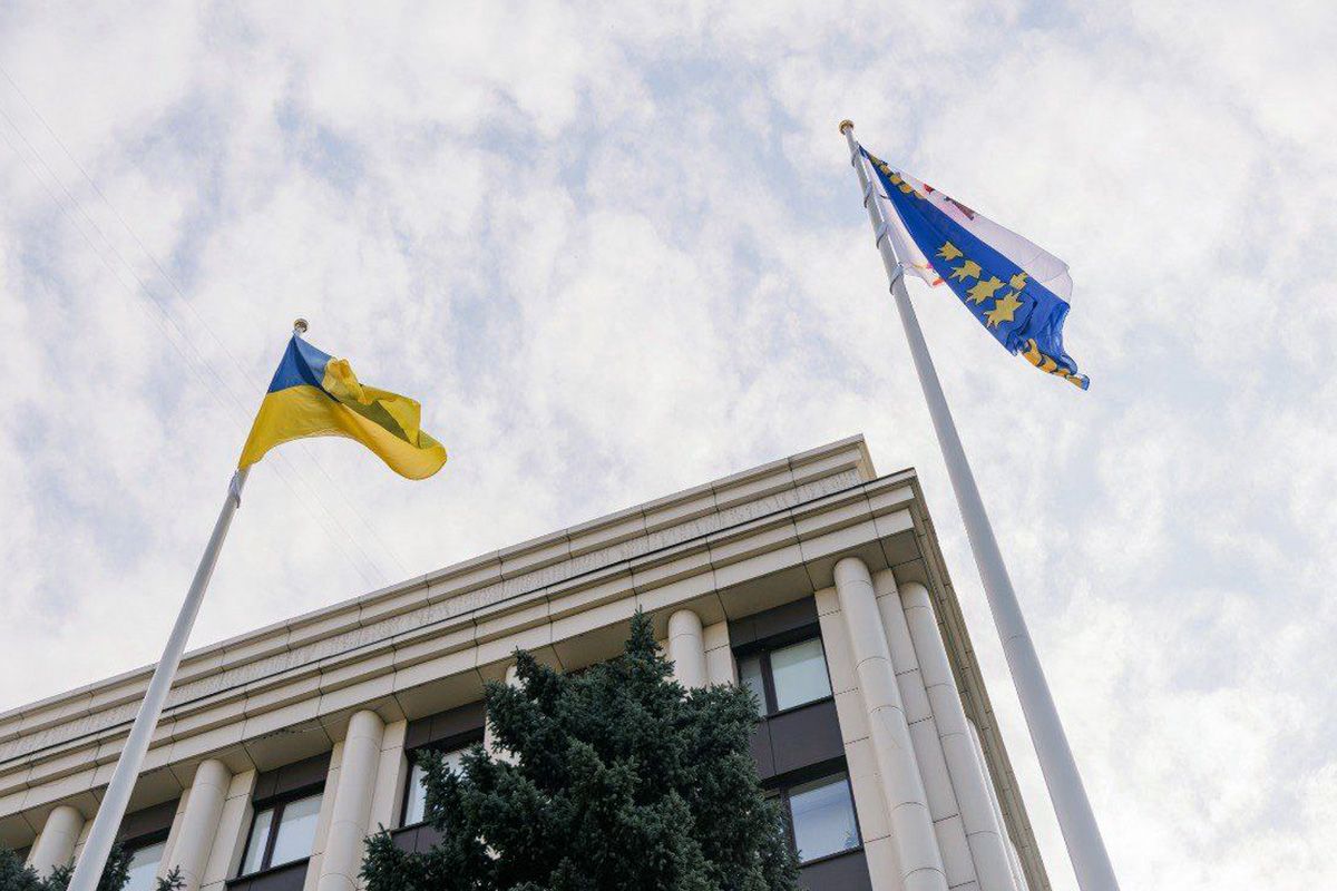 Синій і жовтий - це кольори незламної та вільної країни