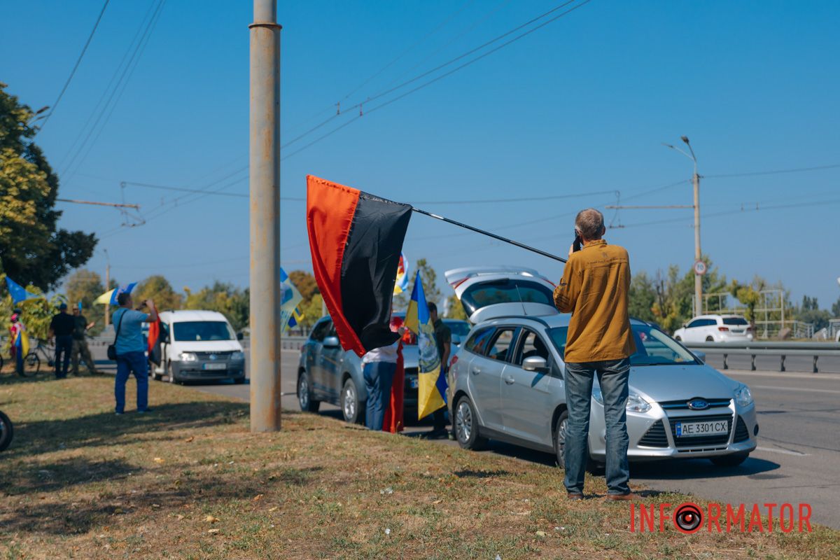 У Дніпрі до Дня прапора проходив автовелопробіг: як це було 6