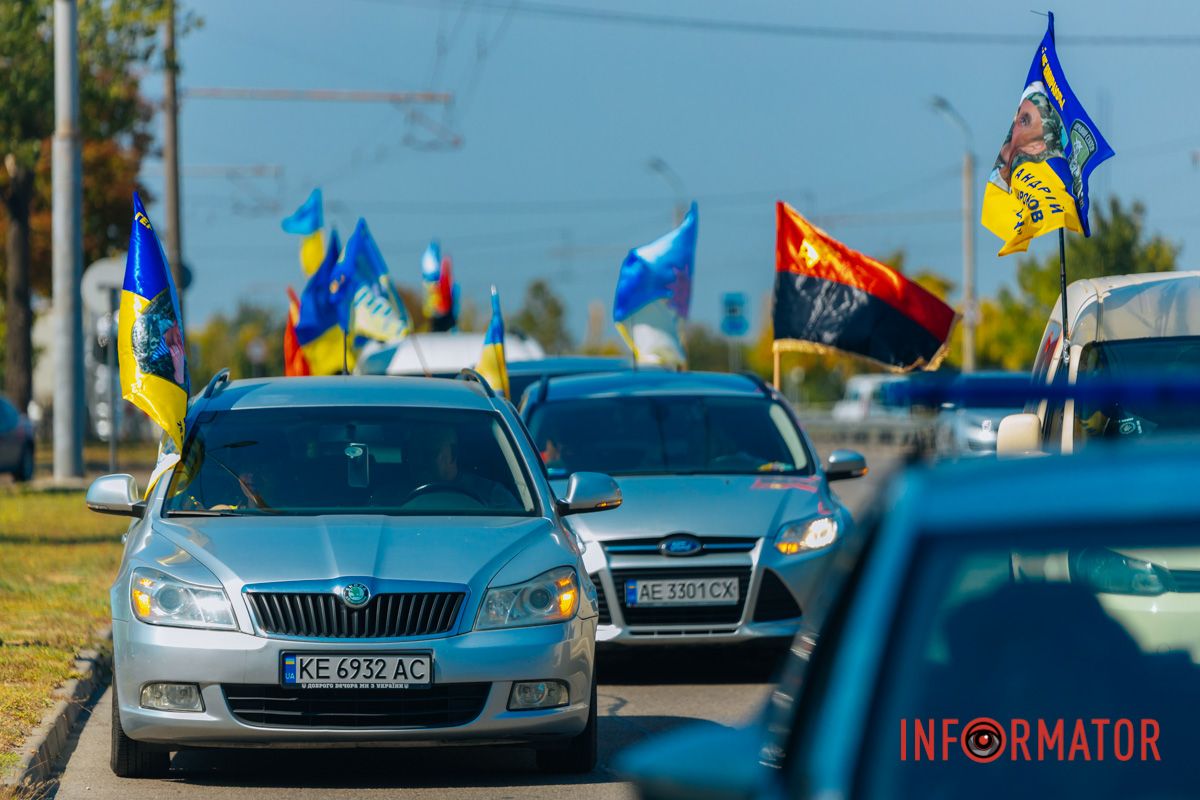 У Дніпрі до Дня прапора проходив автовелопробіг: як це було 13