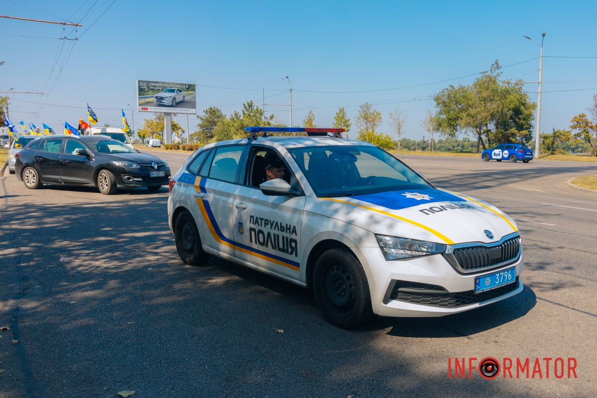 У Дніпрі до Дня прапора проходив автовелопробіг: як це було 15