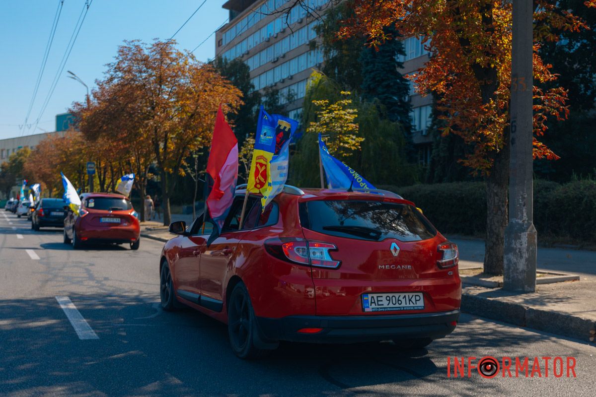 У Дніпрі до Дня прапора проходив автовелопробіг: як це було 26
