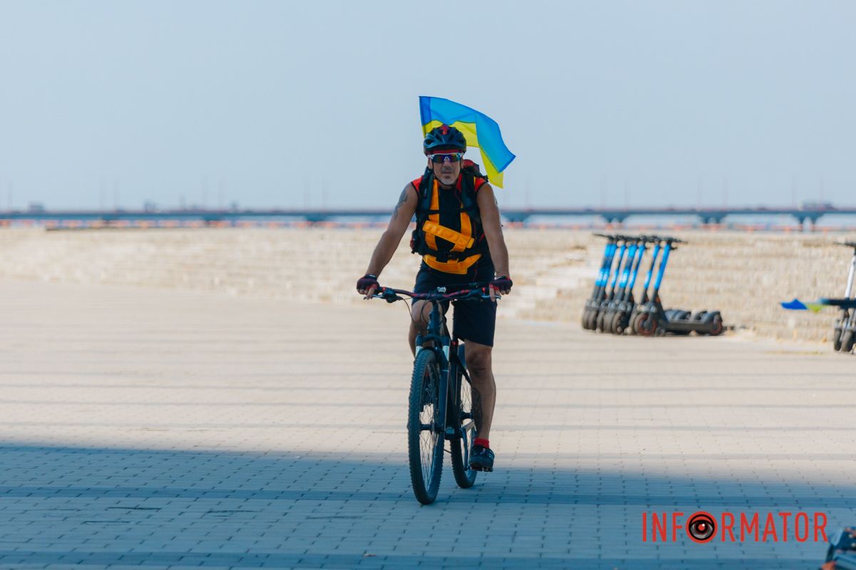 У Дніпрі до Дня прапора проходив автовелопробіг: як це було 31
