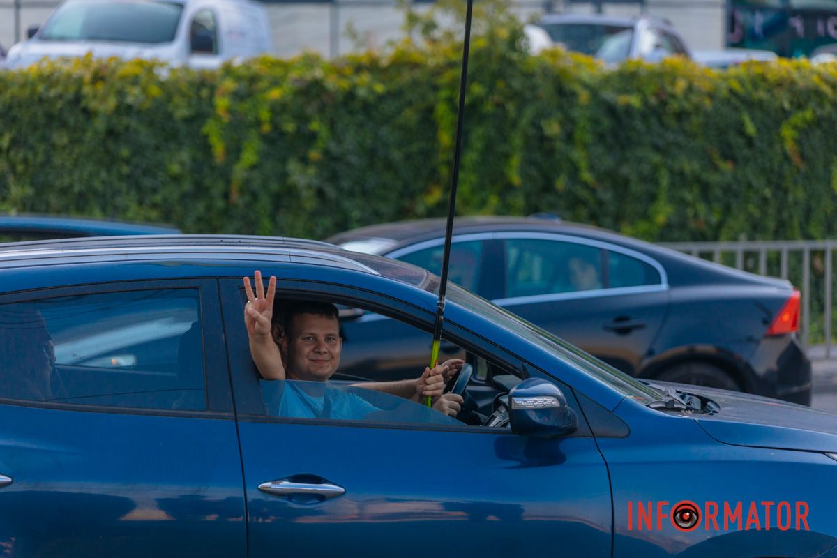 У Дніпрі до Дня прапора проходив автовелопробіг: як це було 38