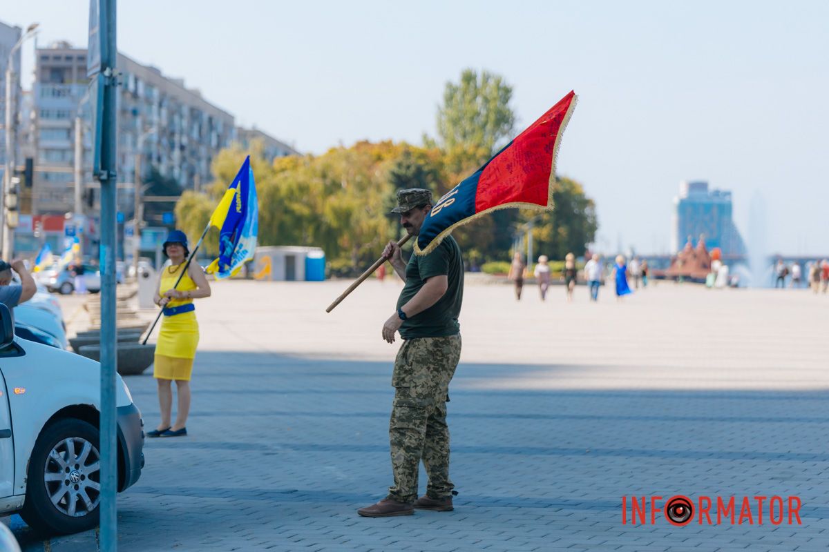 У Дніпрі до Дня прапора проходив автовелопробіг: як це було 37