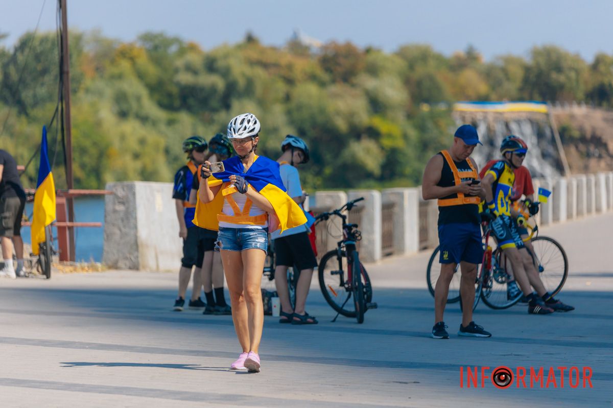 У Дніпрі до Дня прапора проходив автовелопробіг: як це було 41