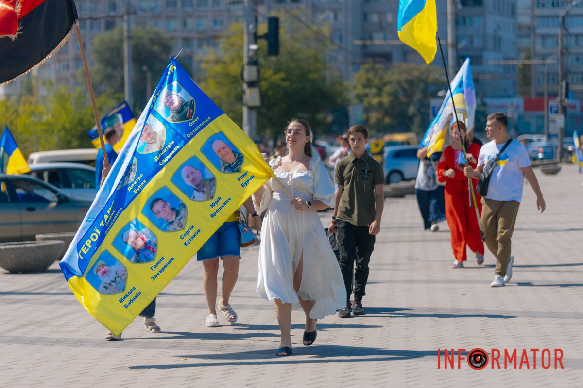 У Дніпрі до Дня прапора проходив автовелопробіг: як це було 44