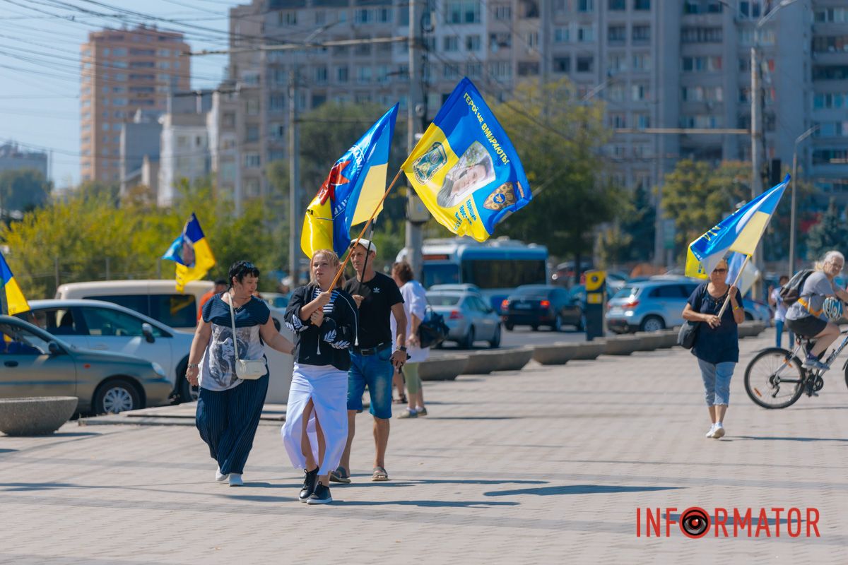 У Дніпрі до Дня прапора проходив автовелопробіг: як це було 46