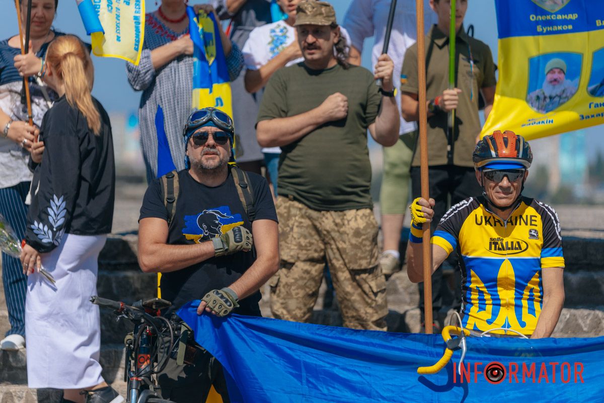 У Дніпрі до Дня прапора проходив автовелопробіг: як це було 48