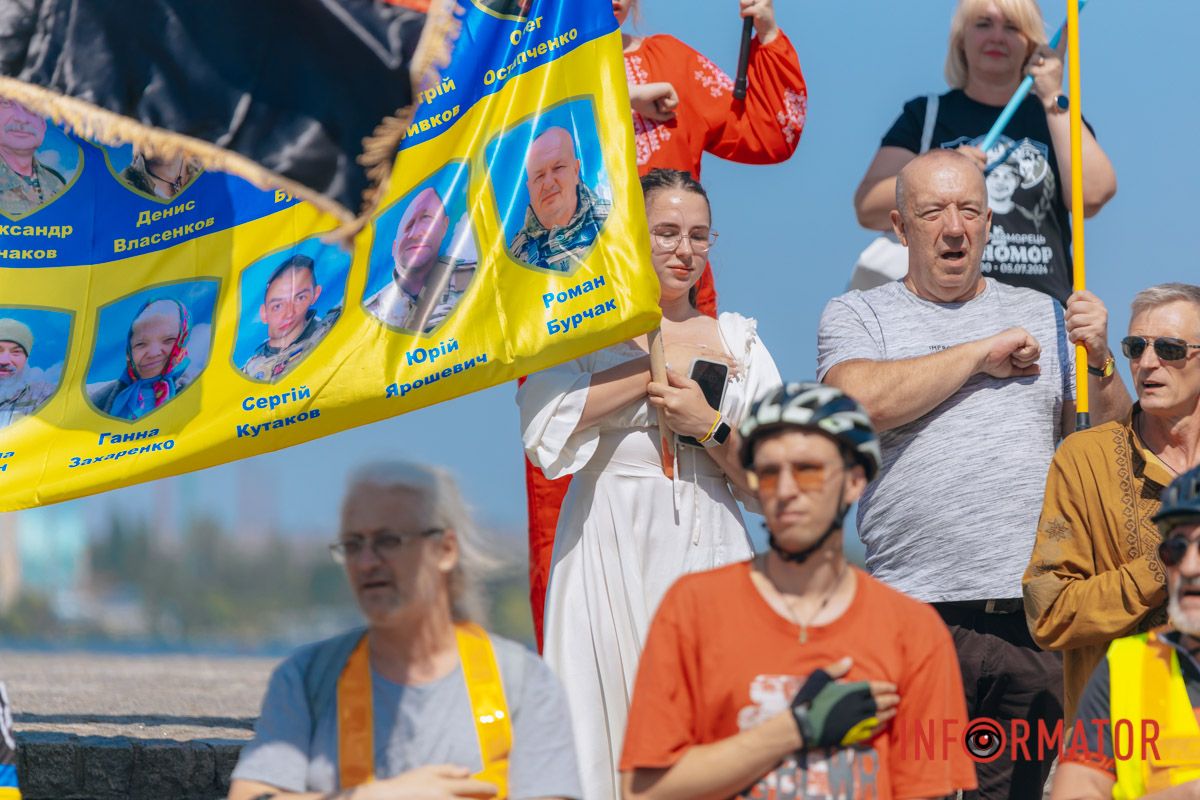 У Дніпрі до Дня прапора проходив автовелопробіг: як це було 49