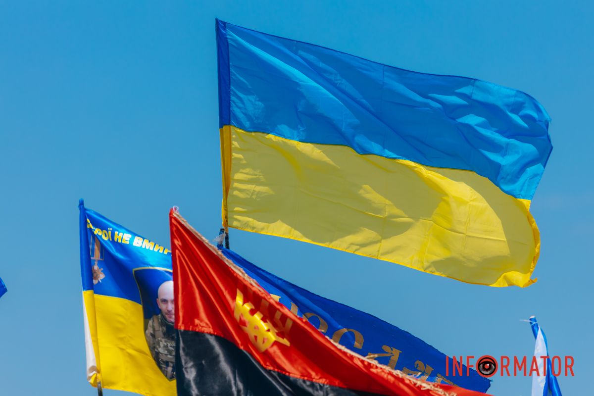 У Дніпрі до Дня прапора проходив автовелопробіг: як це було 54