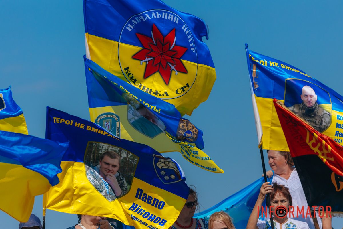 У Дніпрі до Дня прапора проходив автовелопробіг: як це було 55