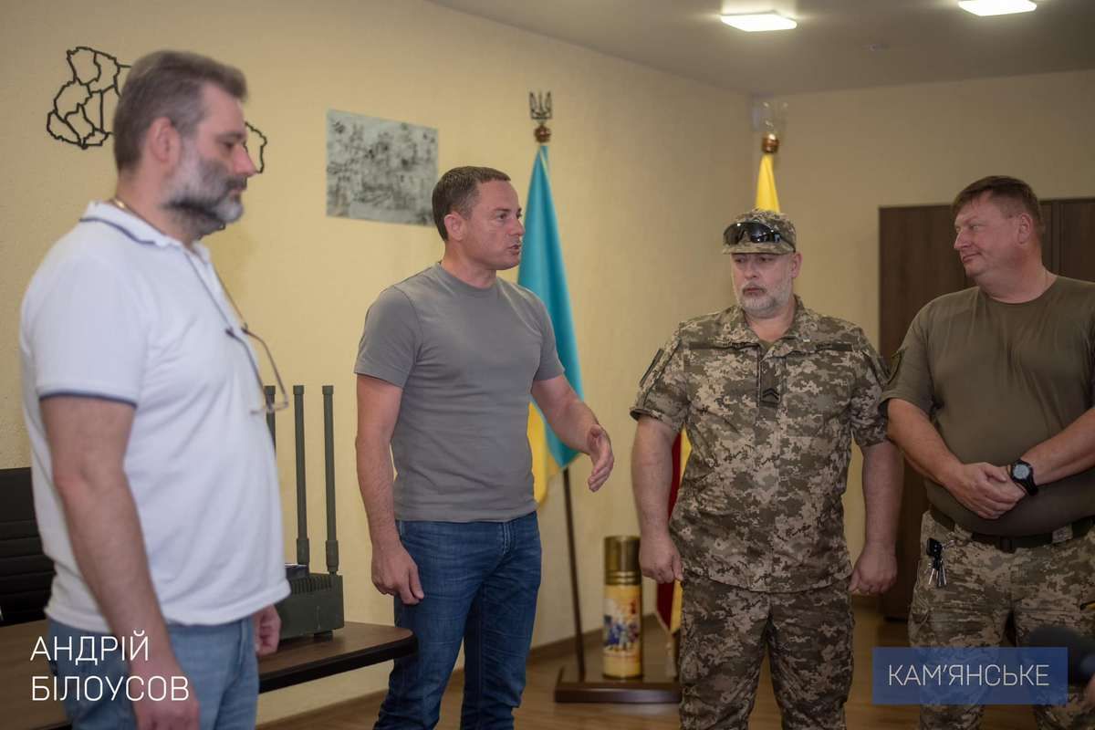 Прилад виготовили фахівці благодійної організації за сприяння ГО «Фонд розвитку Кам’янського» Батальйону ТрО Кам’янського району передали РЕБ-систему 2