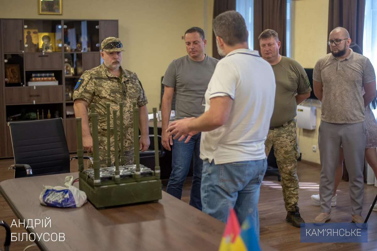Цей РЕБ має найповніший перелік частот для протидії ворожим FPV-дронам та БпЛА Батальйону ТрО Кам’янського району передали РЕБ-систему 3