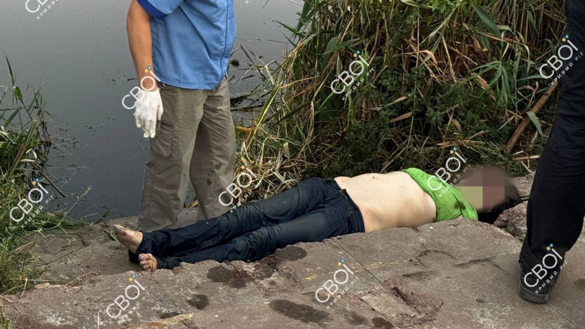 Тіло жінки дістали із води Тіло жінки дістали із води