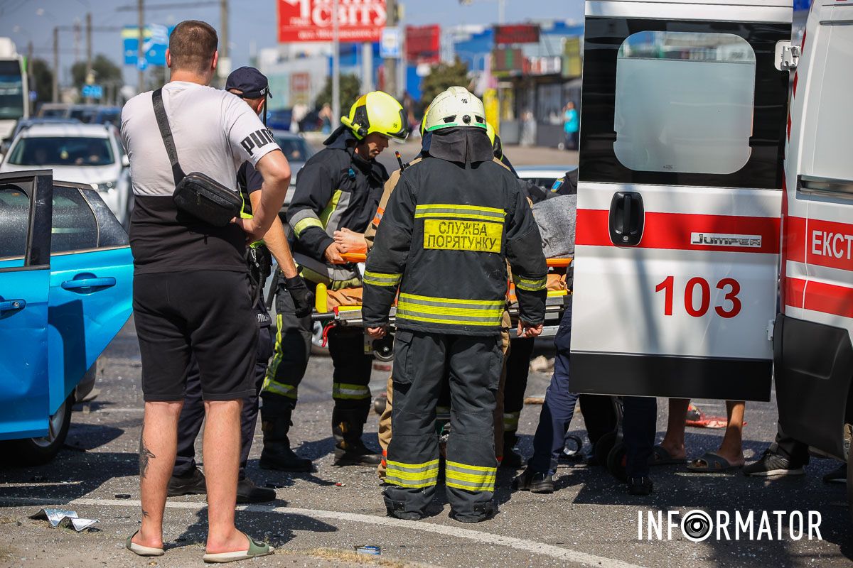 Постраждала жінка: у Дніпрі на Березинській зіштовхнулися Ford та Москвич 13