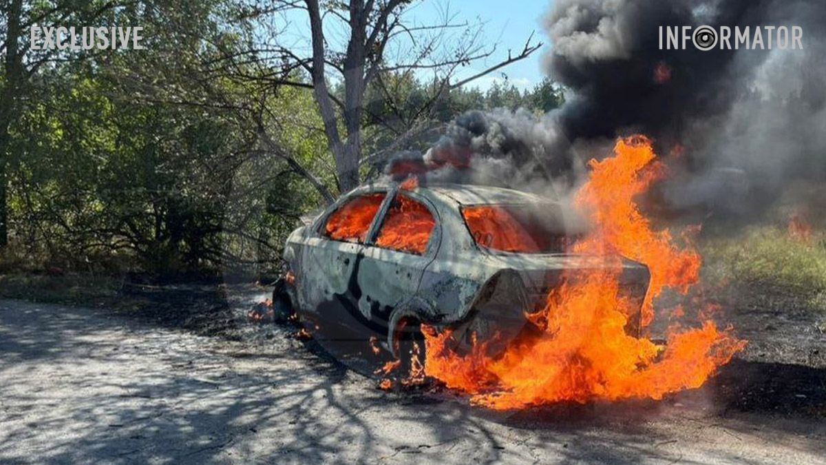 У Дніпровському районі Chevrolet влетів у дерево та спалахнув: є постраждалий