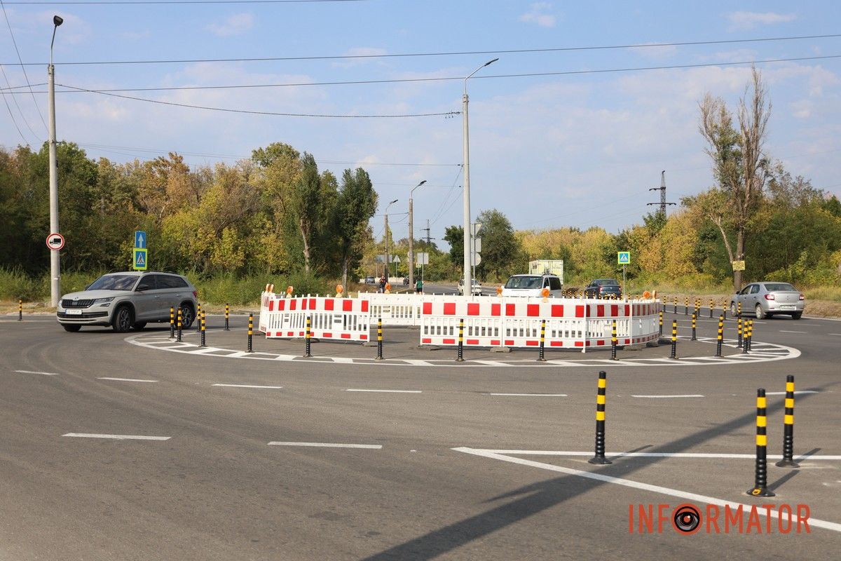 В Днепре продолжают обновлять дорожные разметки В Днепре на проспекте Богдана Хмельницкого появилась кольцевая развязка 1
